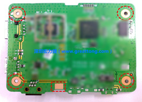 雷射后。使用雷射(Laser)去除綠漆后的效果。