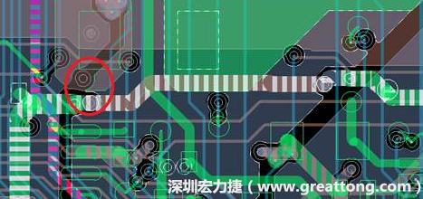 慢慢確認CAF發生的位置后，可以配合Gerber查看PCB的結構是否有通孔太近或是線路太近的問題。