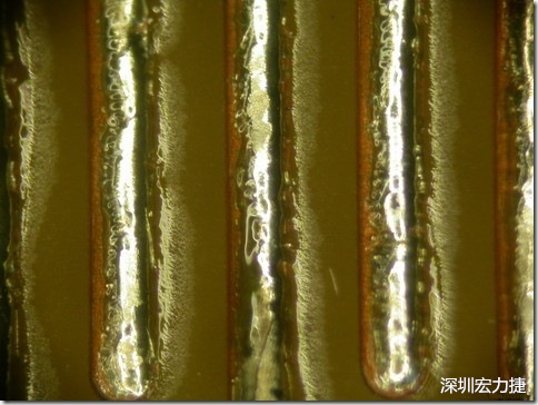 經(jīng)過168小時的高溫高濕環(huán)境實(shí)驗(yàn)后，此錫膏的最低SIR還可達(dá)到500,000,000 ohms，取LOG10為108.70，但是可以看到焊錫的邊上還有未吃錫的露銅，表示其吃錫狀況比較差